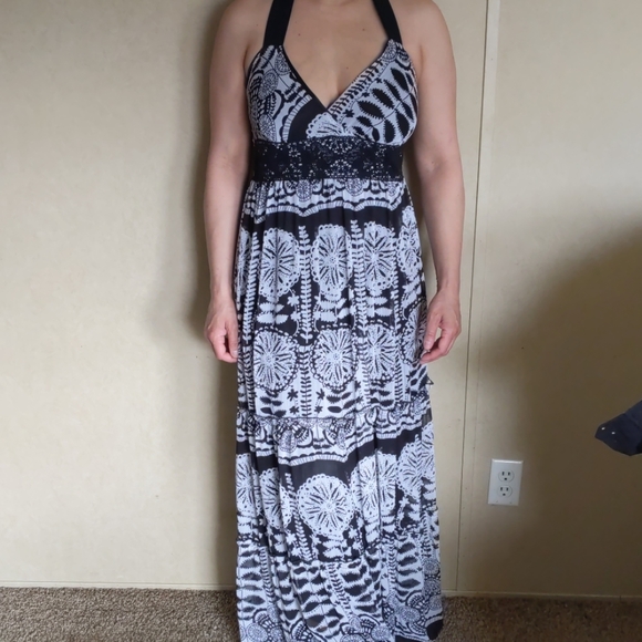 Maxi - Picture 2 of 4